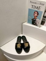 顶级版本 Ver&Sace爆单款 官网最新顶级包装配套，多彩色系春夏靓品 全球最火爆系列平中高 独家私模开发，历经数月反复调试，品质不将就！ 大金扣超显脚型 百