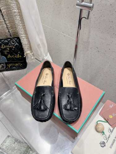 出厂 Loro Piana* Lp诺悠翩雅新款流苏豆豆鞋一脚蹬乐福鞋 简约时尚 脚感超级舒适 一天可以暴走两万步的鞋子 超级百搭款！ 鞋面采用独特针织面料制作工