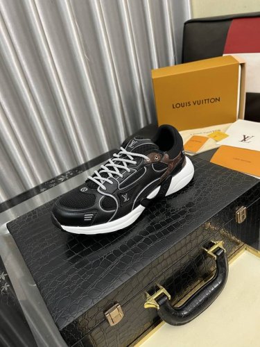 出厂价Pp： Louis Vuitton 原单 新款Lv路易威登 * 顶级版本 Lv经典潮鞋！选用进口原版牛皮 水染牛皮内里.原版耐磨橡胶大底！高品质精品！码数