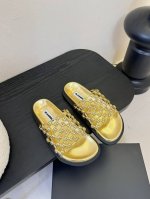 Jilsande* 25Ss春夏 编织绳结镂空拖鞋 眼前一亮的款式 夏日氛围浓厚 软糯的皮子穿起来更显高贵 简约时髦的风格搭配啥都是满分的存在 老钱风满满！ 鞋