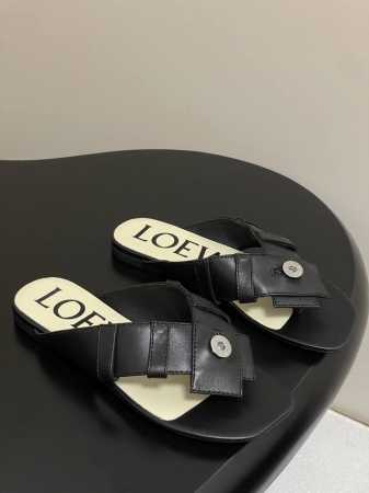 平底 -高跟 - loewe 罗意威 25Ss夏季新款 钮扣设计夹脚平底凉拖鞋小猫跟高跟人字拖鞋 一双设计感很强的拖鞋Loewe新出的拖鞋也太好看了吧引用裤装腰 - 点击图像关闭