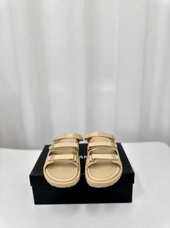 高品质出 Chane＊小香25Ss夏季新款厚底菱格三杆拖鞋~上脚非常Yyds，真的很炸！顶级品质. 扣子原版开发！上脚非常好看！ 面料 进口小羊皮 内里 垫脚 - 点击图像关闭