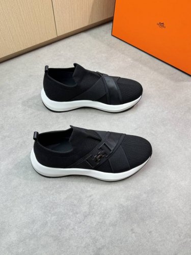 hermes 爱马仕 -高端品质 原单休闲运动鞋 -鞋面：进口针织布匹、鞋身品牌松紧带、金属扣件装饰 -内里：垫脚；水染牛皮 -大底：原版Tpu发泡.橡胶；双色