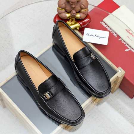 工厂价 菲拉格幕 Ferragamo 新款男士休闲套脚鞋官网原版1:1开模，原单品质做工精细，高端奢华鞋面采用进口意大利头层牛皮奢华水染皮内里橡胶耐磨防滑大底， - 点击图像关闭