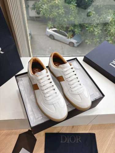 所即所得G316C'est Dior 迪奥 25春夏全新休闲运动鞋 以牛皮革和网眼织物制作 轻盈透气 侧边的Cd字母非常有Dior辩识度 运动风设计融合流苏细节