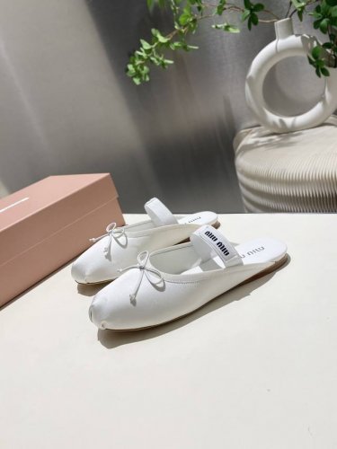 出厂价pp真丝的 羊皮 顶级品质 Miu Miu芭蕾舞平底包头托鞋 2025春夏 全新超美芭蕾鞋原版一比一开发 时尚淑女气质脚背弹力象劲上脚非常方便 鞋面:进口