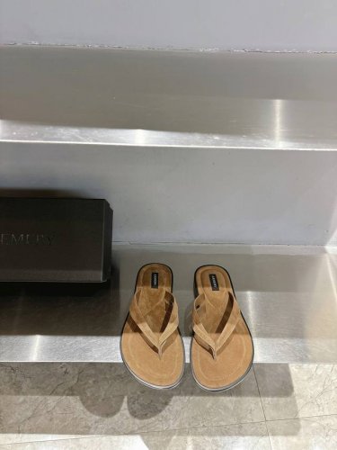 新晋小众澳洲品牌A.Emery今年春夏最流行必备的单品 流畅的线条和极简的几何轮廓具有超越季节的美感 对版高丝光羊京面料 羊京垫脚 私模对版原版大底 码数:35