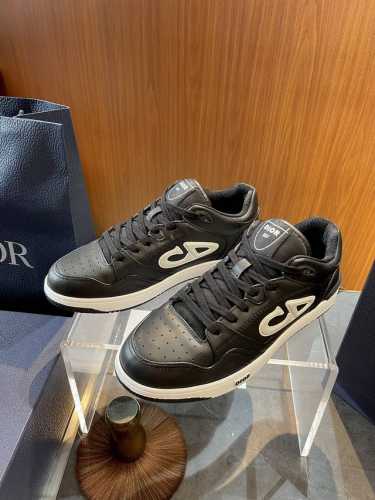 石头岛联名款b57 Dio＊And Stone Island B57 运动鞋 Size；39~45 限定系列，是款全新的经典单品，突显低帮廓形。 采用 光滑牛皮