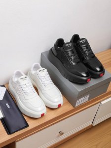 prada 普拉达 男鞋高端品牌 官网1：1最新力作：鞋面采用意大利进口头层牛皮搭配舒适透气内里原版防滑耐磨大底制作，让行走更加便捷舒适！独家新款，惊世之作，与