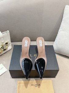 出厂 顶级版本 阿莱亚25Ss 走秀款爱心高跟鞋 最近超火的一款高跟鞋 众多明星同款 人气超高的一款高跟鞋 浪漫又迷人 舒适百搭配上不同款式，不同风格都能轻松驾