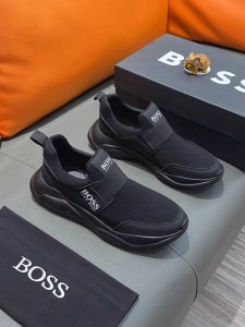 商品名称：Boss 波士 正规码数: 38-44 套脚鞋 商品材料：精选 牛皮鞋面，舒适羊皮内里 ；原厂大底。