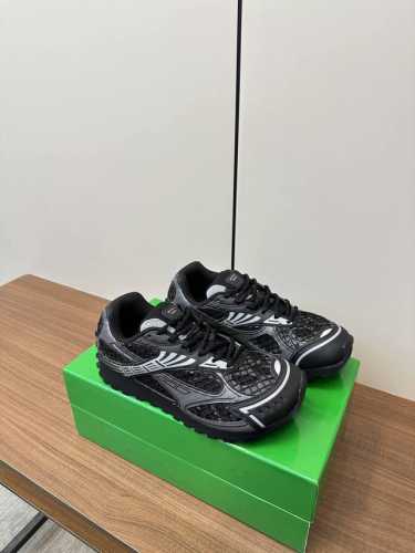 BV顶级版本 Orbit运动鞋 王一博 同款 情侣款老爹鞋 男码+10 Runner运动鞋，采用轻质科技网布面料。搭配几何图案设计橡胶外底。认准套包工艺 实际增