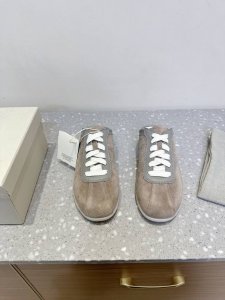 brunello Cucinelli 情侣款 25Ss早春新款 系带系列 休闲 半拖 极简主义风格，纯手工串联珠链配饰！复古又高级！简约又大气， 属于非常耐看的