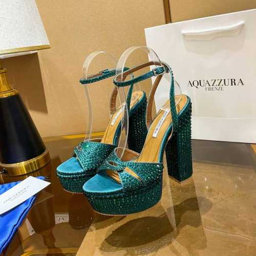 Aquazzura 新款凉鞋 顶级版本 代购款独家新款顶级版本 质量超级美爆。 Zp 原版开模 原版扣开模 附带原版定制真丝烫满钻，尽显奢华，超级炫美 一眼看上