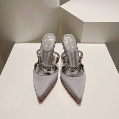顶级版 原版盒 Christian Louboutin S原版做货重工Cl半拖高跟凉鞋～ 鞋面: 尖头设计的外表，水晶链条围着脚背，不食人间的仙女外表下包含着性