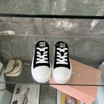 Miumiu 半拖帆布小白鞋简约高级厚底饼干小白鞋，好看又百搭，爱了爱了。码数：35-40