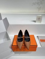 顶级版 Hermes 新款爱马仕kiara40尖头小猫跟kelly扣单鞋ZP购入做货，顶级原单品质！鞋面：进口头层小牛皮面料，垫脚混种羊皮，进口真皮外底。无论是