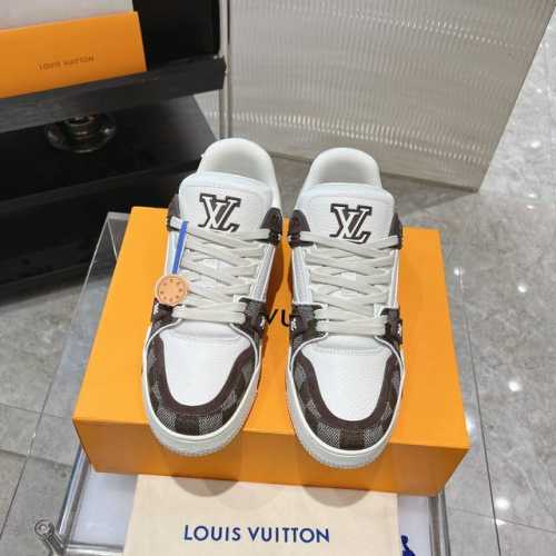 工厂价： 原版开发 品质出货 欢迎对比 Lv板鞋系列 Lv Trainer Maxi运动鞋将成衣系列的宽松廓形引入virgilabloh笔下的lvtrainer