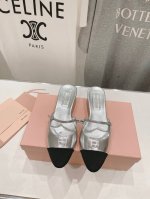 高版本出厂价P P360 Miumiu 缪缪新款小矮跟玛丽珍拖鞋 非常低调的一款单鞋 乖巧减龄 上脚显腿长又高级 舒适度也做到完美 日常穿着超级合适 穿脱方便