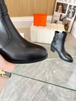 原版复制爆款来袭HERMES.经典升级版面料全牛皮的，内里:牛皮里。超级经典的爱马仕Kelly扣骑士靴.穿上你就是女王.法抗拒的楦头.经典中的经典.爱马仕的Ke
