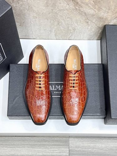 balmain 巴尔曼新款男士皮鞋 面料采用进口原版牛皮 车缝线工艺打造 全进口胎牛皮 看得见的质感 重工车线 标配Logo牛皮垫脚 大牌体验 上脚柔软舒适 男