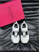 出厂价 Valentino 华伦天奴2024Ss春夏新品情侣款休闲运动鞋，进口弹力布鞋面后跟为华伦家专属铆钉状 整体非常具有代表性，Tpu组合大底 上脚真的超好