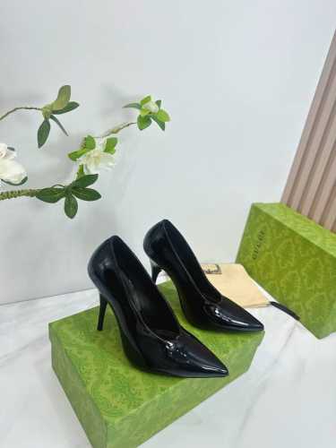 2025 Sss新款报到 Gucci 古*奇 原单品质 原汁原味的欧式风格 上脚非常完美穿搭上配此鞋 优雅大方 晶莹剔透 无论种各配件材质 都是家独一比一定制