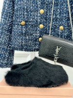 厂价 Miumiu经典秋冬字母毛毛拖鞋 这季节美鞋太多这款毛拖 真的是让我无法自拔真太可爱了～ 大底我们选用的是与原版一样的tpu材质 底片耐磨防滑！！ 码数：