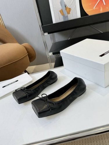 羊皮 牛仔布品 牌：jacqumus小众潮牌Jacquemus25春夏新款方头鞋蝴蝶结半拖 单鞋！方头设计真的好时髦！牛仔裤 小裙子搭配不在话下！可可爱爱没有脑