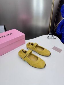 橙子出厂价p miumiu 缪缪 春夏新款 一字带玛丽珍鞋 松紧芭蕾舞鞋 平底单鞋 秀场工艺来自Miu Miu系列的细节特写 新季的潮流要素 与此刻挚爱的概念