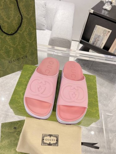 Gucci 23Ss 春夏单品 新款厚底沙滩情侣款拖鞋 拉腿增高神器 Yp一比一还原，所有细节 材质 舒适度 全部跟原版一样了 复刻度98%。底厚5Cm 码数：
