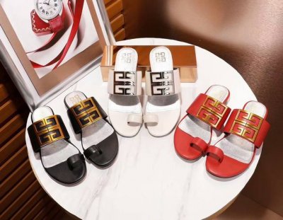 工厂p价 女装女鞋 运动原单 Givenchy 纪梵希拖鞋，原版五金，华贵典雅的设计 ，超级好看。鞋面头层牛皮，内里羊皮，35-40码。41-42码可以订做。有