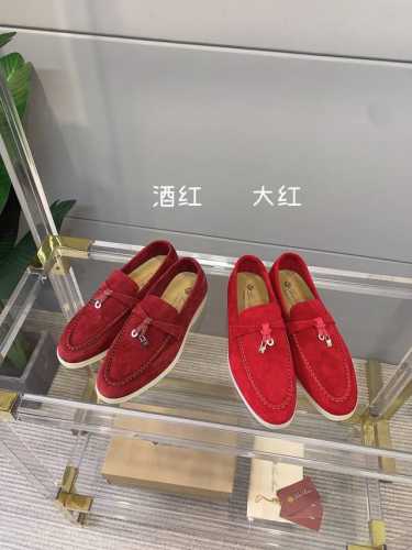 Loro Pian* LP万年经典款乐福鞋 简约时尚 脚感超级舒适 一天可以暴走两万步的鞋子 超级百搭款！ 原版购入开发 顶级品质！ 鞋面原版麂皮 进口胎皮里