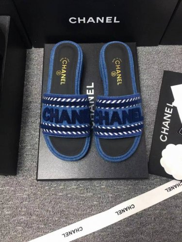 chane*｜小香春夏新品 粗跟刺绣凉拖 香奶奶家一贯的优雅名媛气质 高级感十足！上脚非常Nice～ 不管光脚穿或搭配裙装、裤装、 都非常百搭！无敌美！特别仙