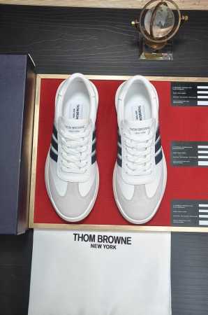THOM BROWNE 汤姆.布朗 TB官网同款原单爆款运动鞋 头层牛皮加透气布料1：1原板 羊皮内里鞋身配件一比一开模 专柜品质 亲们你还为穿着搭配鞋发愁那这 - 点击图像关闭