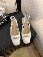 5春夏新款 家高颜值度假拖鞋～经典Christian Dio* paris每一个颜色都非常美～超有质感～夏天日常出行～居家度假～轻松Hod住各种场合～夏日必备！