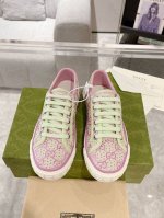 钻面女 1977帆布鞋新配色豪购5双原版开发 Gucci最新系列出货咯我家绝对不是第一家出货 毕竟买了5双原版要慢慢对颜色 好的东西总是慢慢才能出来 码:女35