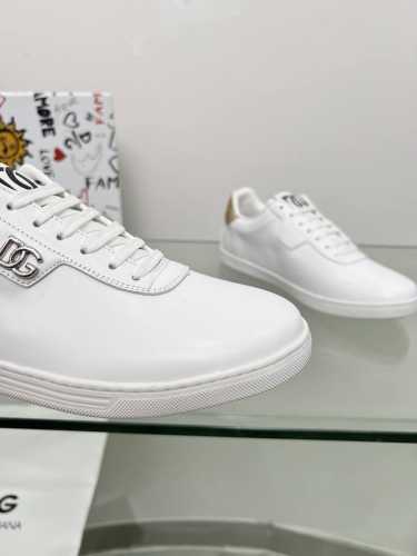 杜嘉班纳 顶级版本 原单品质 D0LCE & GABBANA 春款 专柜 超火超帅气的休闲鞋此款传承了D家一贯有点浮夸而不失时尚的风格 精湛的做工 众多人至爱采