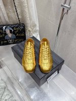 情侣款出厂340 Dries Van Noten Dvn 复古德训鞋 Dries Van Noten 春夏系列 设计师通过改造、扭曲和颠覆经典元素，打造出实用而