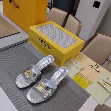 金属折叠扣凉鞋系列”Fendi顶级版 2025官方VIP 限量级高配版抽屉包装 认清包装高配版本，低端勿比。芬迪.25春夏季走秀主推系列，新品上线，芬迪金属脚链 - 点击图像关闭