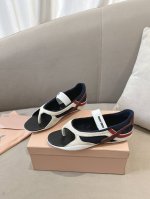 Miu Mi* 春夏新品代购级别 我是细节控 面料对版zp单薄清透 区别于市场不对版厚面料 皮料对版zp轻微擦旧 随性而为 复古时髦 百搭舒适 新爆款来袭～鞋面