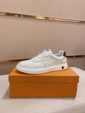 工厂价 Lv 路易威登。最新潮鞋休闲鞋实体店爆款38-44码。 新品春夏季舒适进口定制原版牛皮，独特提花面料元素设计。搭配羊皮内里，Lv原版底，高端包装高品质细 - 点击图像关闭