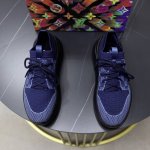 出厂价pp： 品牌：Lv路易威登 标准码：38-44 45订做 等级：官网同款 材料：原版针织材料拼接 舒适透气内里 轻便耐磨运动大底 款式类别：男士时尚休闲鞋