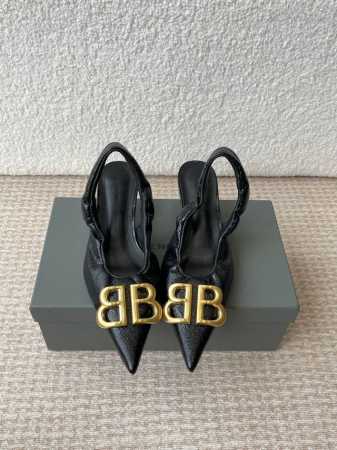 Balenciaga 25S春夏新款 双B 扣尖头 凉鞋 单鞋 高跟鞋 巴黎世家出的高跟鞋都很会拿捏女人心！简直美呆了！ 上脚熠熠生辉！而且也很百搭！今年的新款 - 点击图像关闭