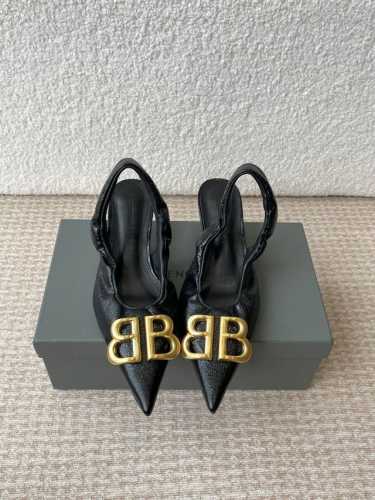 Balenciaga 25S春夏新款 双B 扣尖头 凉鞋 单鞋 高跟鞋 巴黎世家出的高跟鞋都很会拿捏女人心！简直美呆了！ 上脚熠熠生辉！而且也很百搭！今年的新款