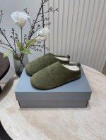 24Ss新款Balenciga巴黎世家毛毛半拖 顶级版本超火巴黎世家毛拖 时装博主与欧美明星大爱款 冬季必备款 时尚却不过分张扬 鞋面：磨砂皮 内里：羊毛内里