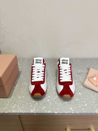 Miumiu 缪缪 最新 复古 德训鞋 阿甘鞋 休闲 运动鞋原版购入开发 做货 这款Miu Miu运动鞋巧妙地表达了运动装与充满活力和进取心的女性理念之间的碰撞 - 点击图像关闭