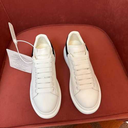 Alexander McQueen 极品代购级别，顶级版本！MQ麦昆运动鞋时尚休闲！麦昆小白鞋看遍了市场上所谓的最高版本，已经无力吐槽... 鞋面：原版定做蜡感