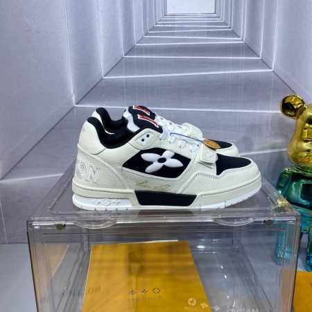 走量价 2024 路易威登走秀滑板鞋爆款， 魔术贴系列LOUIS VUITTON Trainer无疑是奢侈品牌推出的最成功的Sneaker之一，不过探索的脚步并 - 点击图像关闭