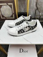 Dior-迪奥 来自法国 众多时尚超模首选品牌 做工精细 采用进口原版布+牛皮面料 羊皮内里 原版开模耐磨大底 给予你色彩斑斓的时尚 尺码 Size :38-4